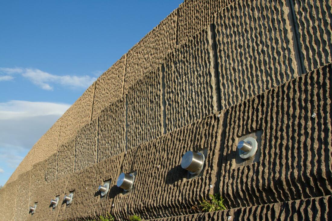 Стены на границе: почему ремонт и усиление-критическая необходимость
